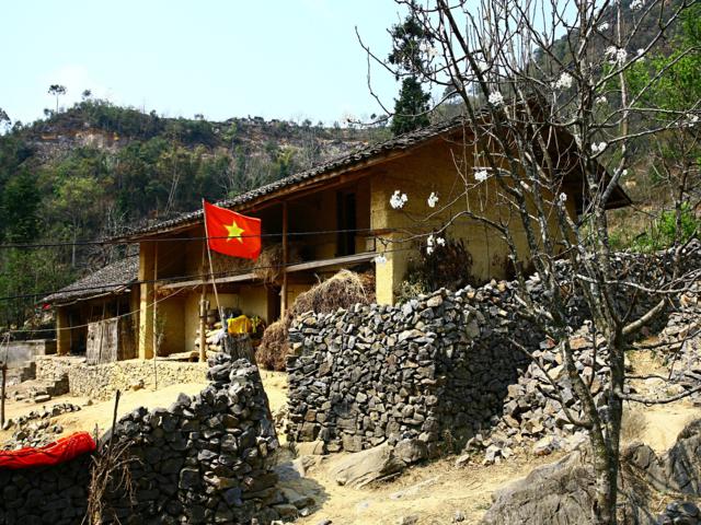 traditional-houses-on-the-rocks-ha-giang-travel-guide-things-to-do-in-ha-giang 1