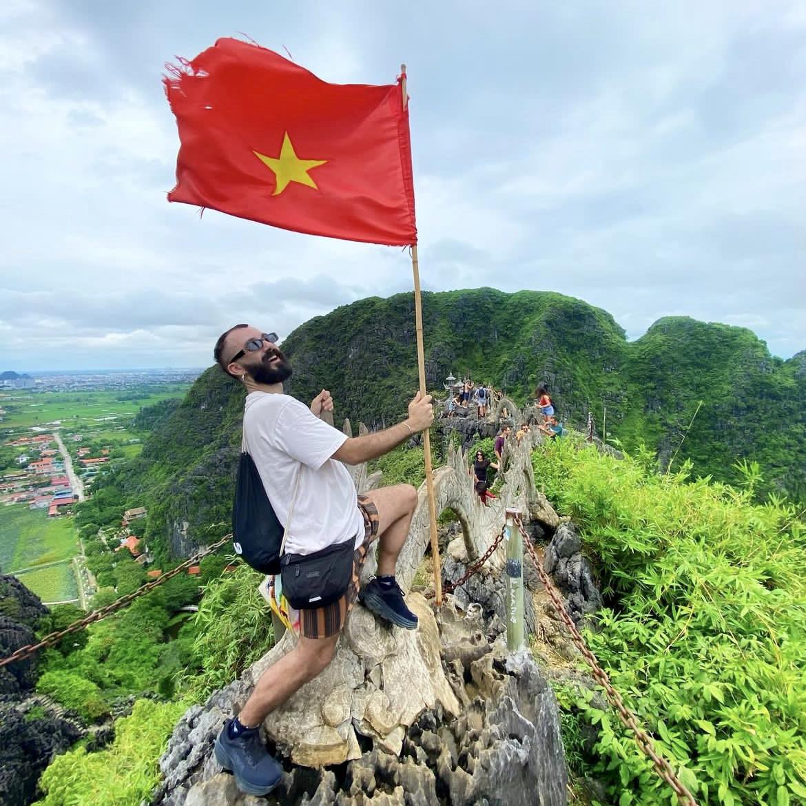 Hanoi - Ninh Binh 1 Day: Trang An, Hoa Lu, Mua Cave by Boat, Bike